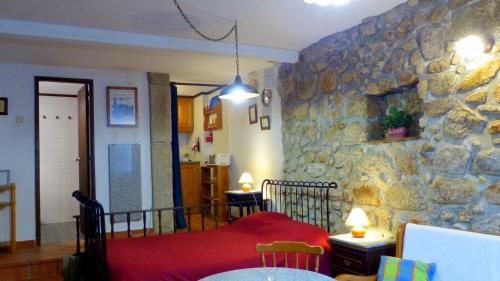 Ένα ή περισσότερα κρεβάτια σε δωμάτιο στο Casas do Toural