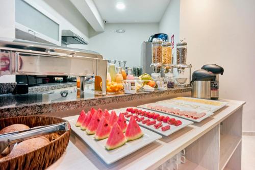 a kitchen with a buffet with fruits and vegetables at Anturio Hotel in Trujillo