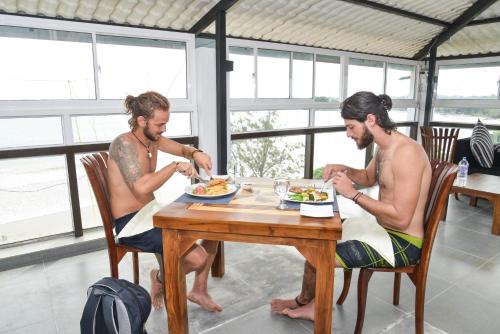 Επισκέπτες που μένουν στο Centhara Beach Weligama