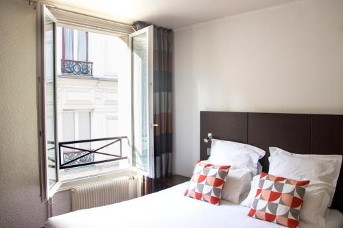55 Hôtel Montparnasse tesisinde bir odada yatak veya yataklar
