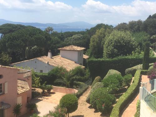 a view of a house with bushes and trees at Toi & Moi in Sainte-Maxime