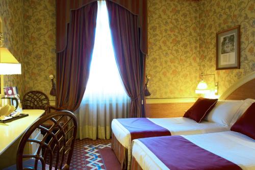 Ένα ή περισσότερα κρεβάτια σε δωμάτιο στο Hotel Milano Regency