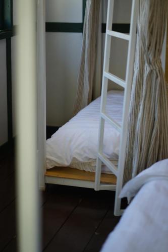 Ένα ή περισσότερα κρεβάτια σε δωμάτιο στο Barn Laos Hostel
