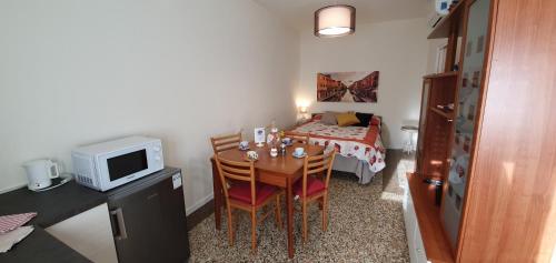 Una cocina o zona de cocina en Your Way in Venice