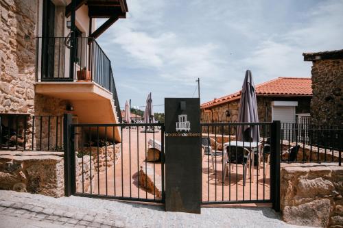 a gate in a courtyard with an umbrella at O balcón da ribeira in Parada del Sil