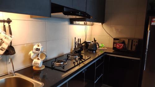 A kitchen or kitchenette at Conezion Luxury 3BR for 7pax @IOI Resort Putrajaya