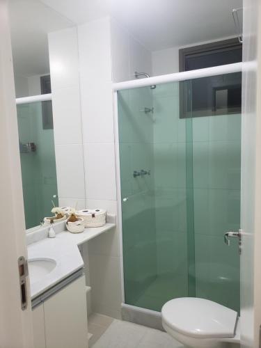 Ένα μπάνιο στο LOFT SAHY MANGARATIBA