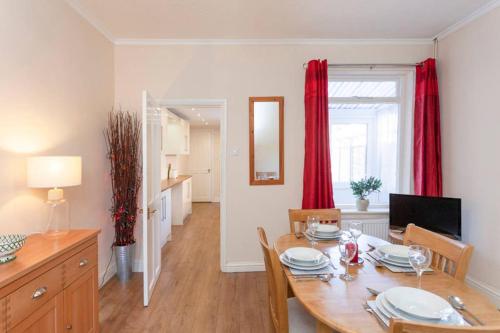 Gallery image of Silver Stag Properties, Charming 2 BR House in Leicester