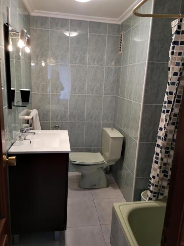 A bathroom at Hostal Campoamor