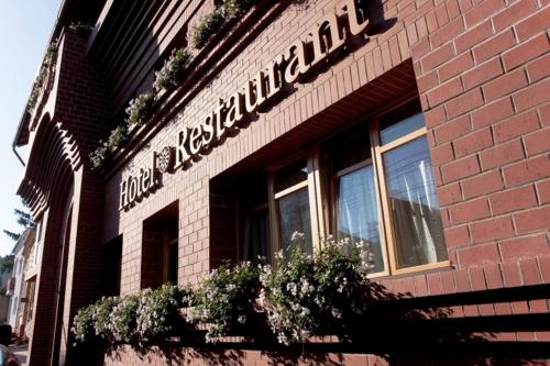 a sign on the side of a brick building at Hotel - Restaurant Gonduzo in Odorheiu Secuiesc