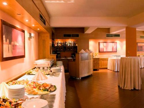 En restaurang eller annat matställe på Hotel - Restaurant Gonduzo