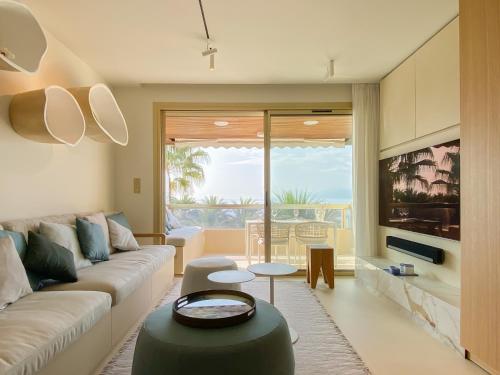 Blvd De La Croisette 82A, Cannes, La Réale