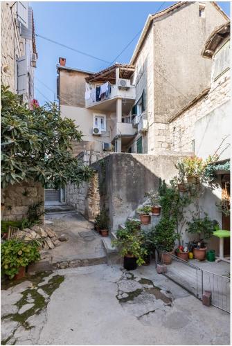 KiKa Luxury OldTown Apartment