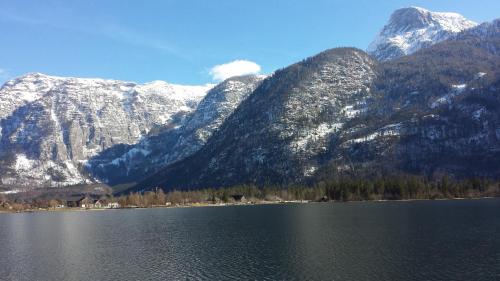 a view of a mountain range with a lake at Haus 66 in Obertraun