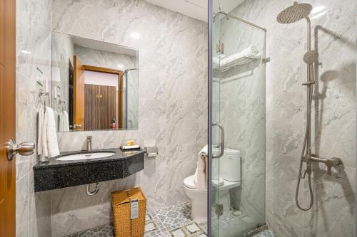 Ein Badezimmer in der Unterkunft Emerald Central