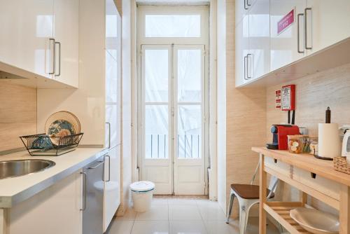 Spacious Apartment in the Perfect Lisbon Location, By TimeCooler