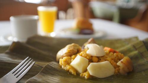 Comida en o cerca de este hotel