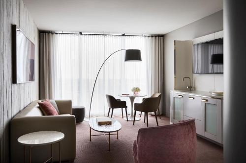 Un lugar para sentarse en Hotel Chadstone Melbourne MGallery Collection