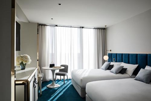 Una cama o camas en una habitación de Hotel Chadstone Melbourne MGallery Collection