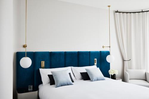 Una cama o camas en una habitación de Hotel Chadstone Melbourne MGallery Collection