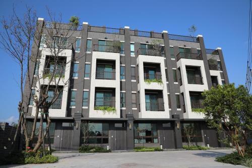 a tall white building with a lot of windows at 水玥椰林民宿 in Yuanshan