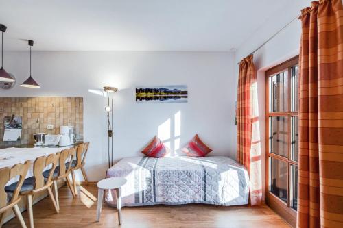 Un pat sau paturi într-o cameră la Alpenblick