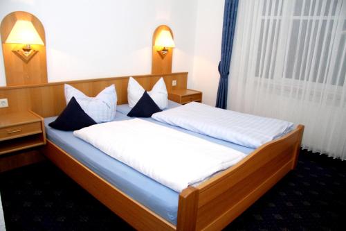 Ein Bett oder Betten in einem Zimmer der Unterkunft Hotel Restaurant Bergeshöhe