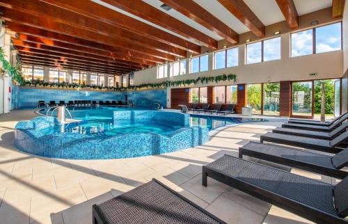 Bazén v ubytování Wellness Hotel Diplomat nebo v jeho okolí