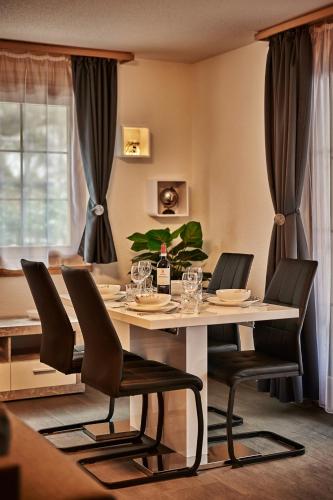 Apartment Breithorn - Charming home - free parking & Wifi photo 2