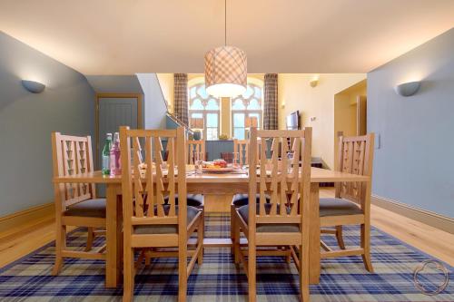Ruang duduk di Highland Club Direct