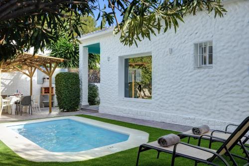 Villa Conchita By Seric,15´ walking to the beach