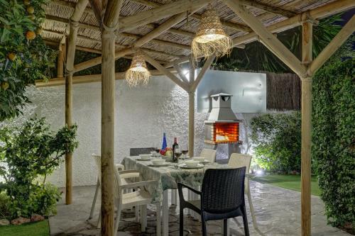 Villa Conchita By Seric,15´ walking to the beach