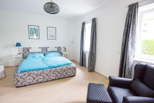 a bedroom with a bed with blue pillows at DAREBELL Apartment Gratkorn Top 2 in Gratkorn