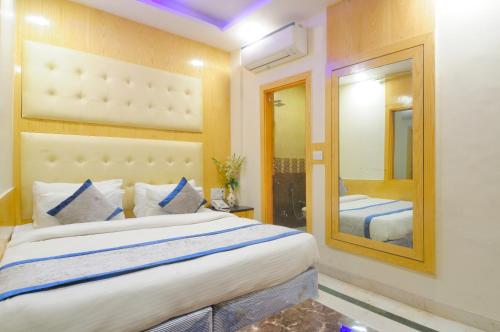 Postel nebo postele na pokoji v ubytování Hotel Karlo Kastle - Paharganj - New Delhi