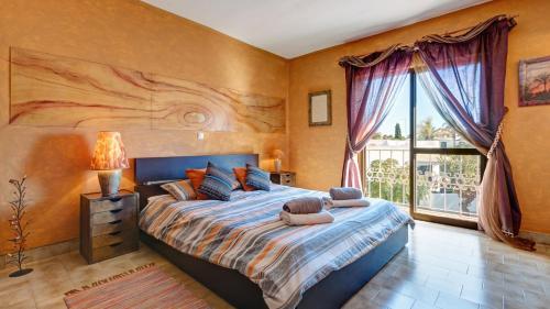 a bedroom with a large bed and a window at Apartment Sao Rafael in Albufeira