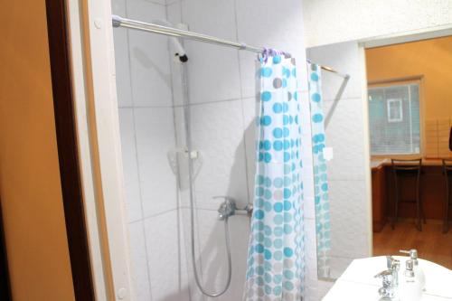 Vonios kambarys apgyvendinimo įstaigoje Experience new spirti of Vilnius. Self check-in
