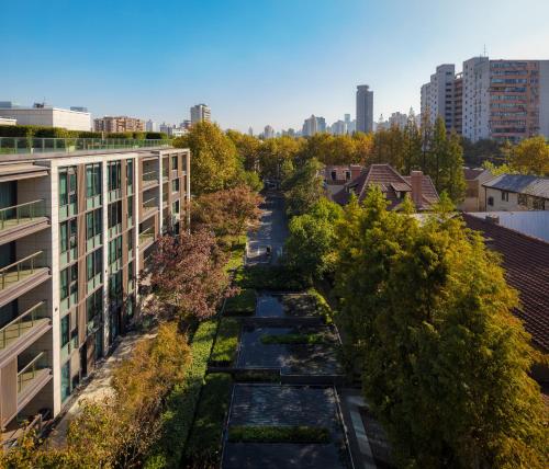 Pemandangan umum bagi Shanghai atau pemandangan bandar yang diambil dari apartmen
