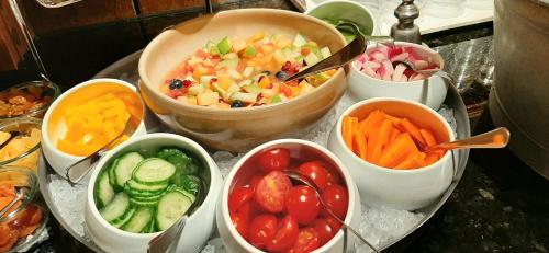 Makanan di atau berdekatan hotel