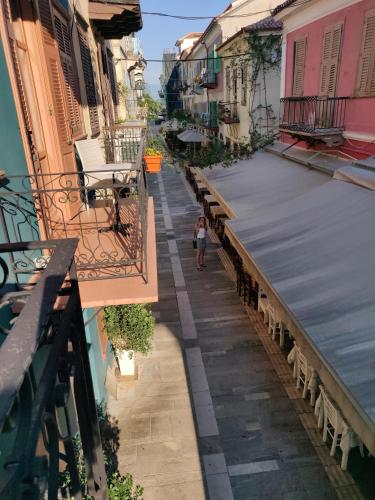 El barrio en el que está la casa de huéspedes o un barrio cercano