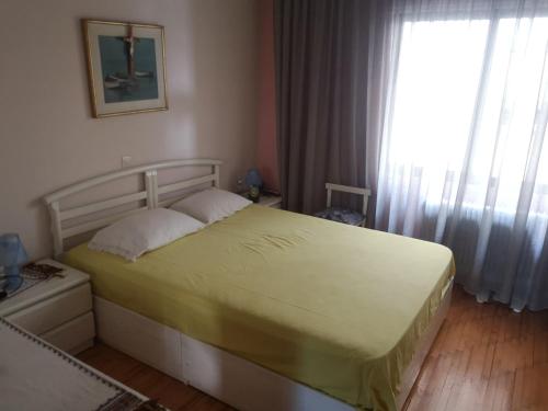 Comfortable Apartment in Kato Toumpa tesisinde bir odada yatak veya yataklar