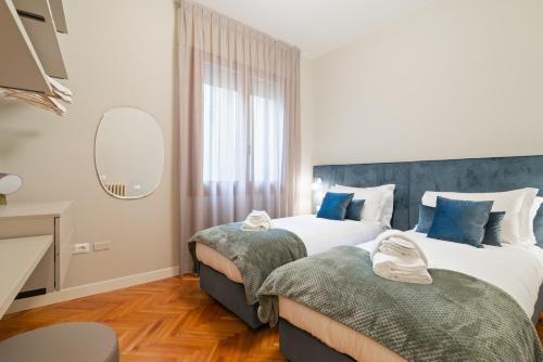 Ένα ή περισσότερα κρεβάτια σε δωμάτιο στο San Fermo Luxury Apartment