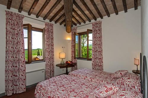 Säng eller sängar i ett rum på Badia di Morrona Agriturismo