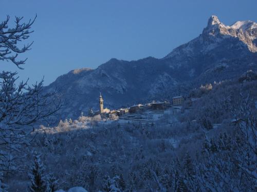 ホテルから撮影された、または一般的な山の景色