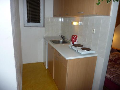 A kitchen or kitchenette at Niky