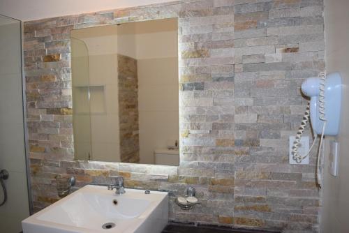 a bathroom with a mirror and a sink at Apart Hotel Terrazas de San Francisco in Piriápolis