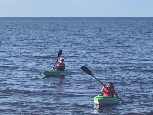 two people are in kayaks in the water at Les pieds dans le sable in Chambord