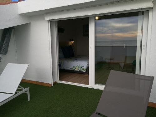 a balcony with a room with a bed and a window at Vila De Premiá in Premiá de Mar