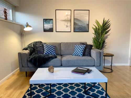 Two-Bedroom Apartment in Windsor – Photos 2