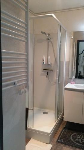 Appartement 35m2 vue de 3,50m sur mer avec balcon ouvert comme à l'hotel vous arrivez avec valises Parking et fibre gratuits draps et serviettes sur place