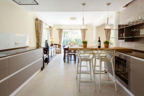 a kitchen with a bar with stools in it at Casa Lago in Quinta do Lago